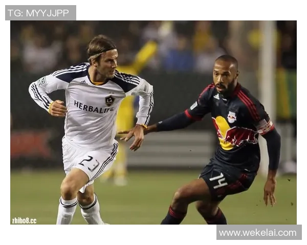 足球明星佩戴头箍的时尚瞬间展现个性与风采的精彩图片合集 足球明星佩戴头箍的时尚瞬间展现个性与风采的精彩图片合集